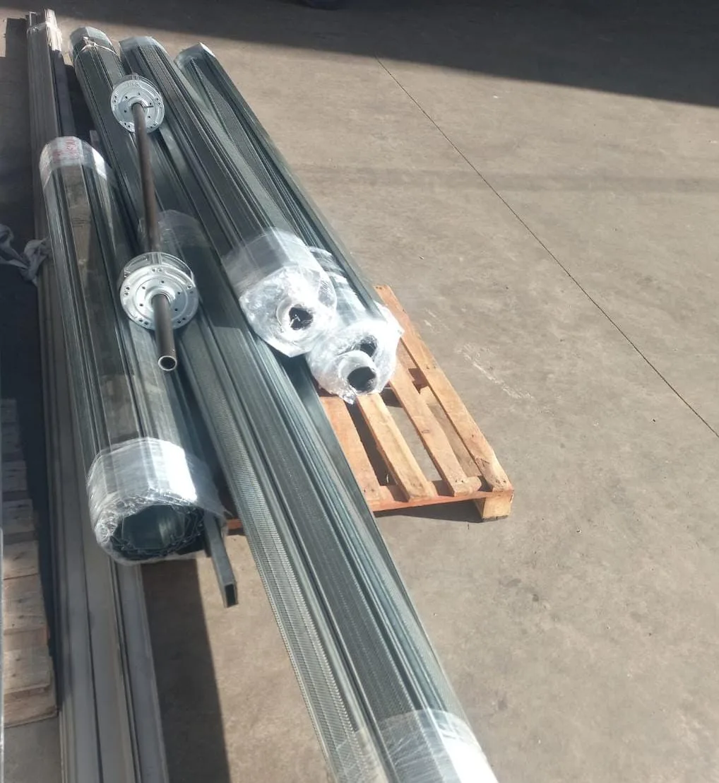 Cortinas metálicas de enrollar fabricadas a medida para Progreso, listas para salir de la fábrica de Grupo Maestro