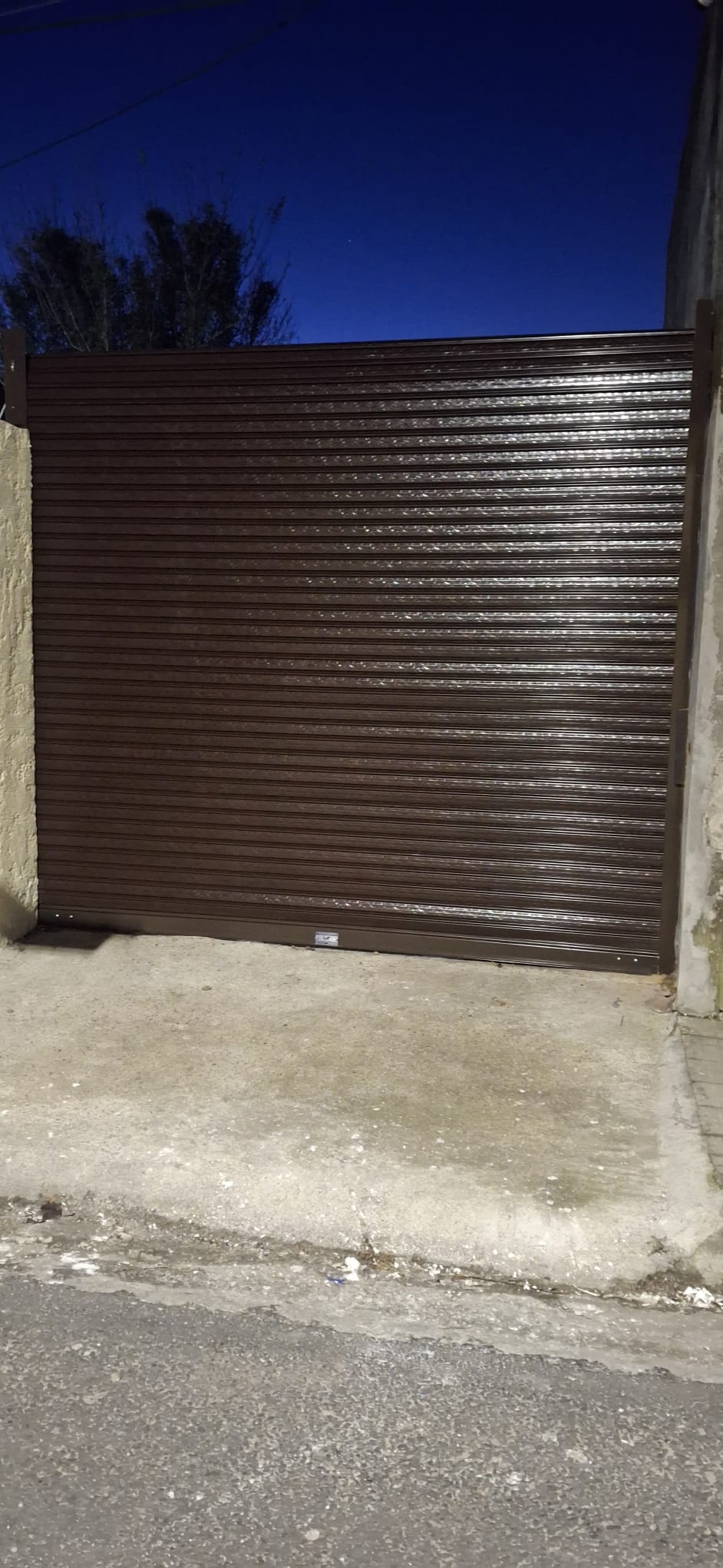 Trabajo realizado: Cortina en entrada - Casa